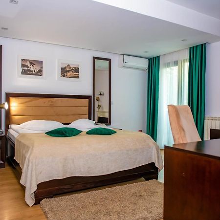Hotel Thr Center Curtea De Arges Exterior photo