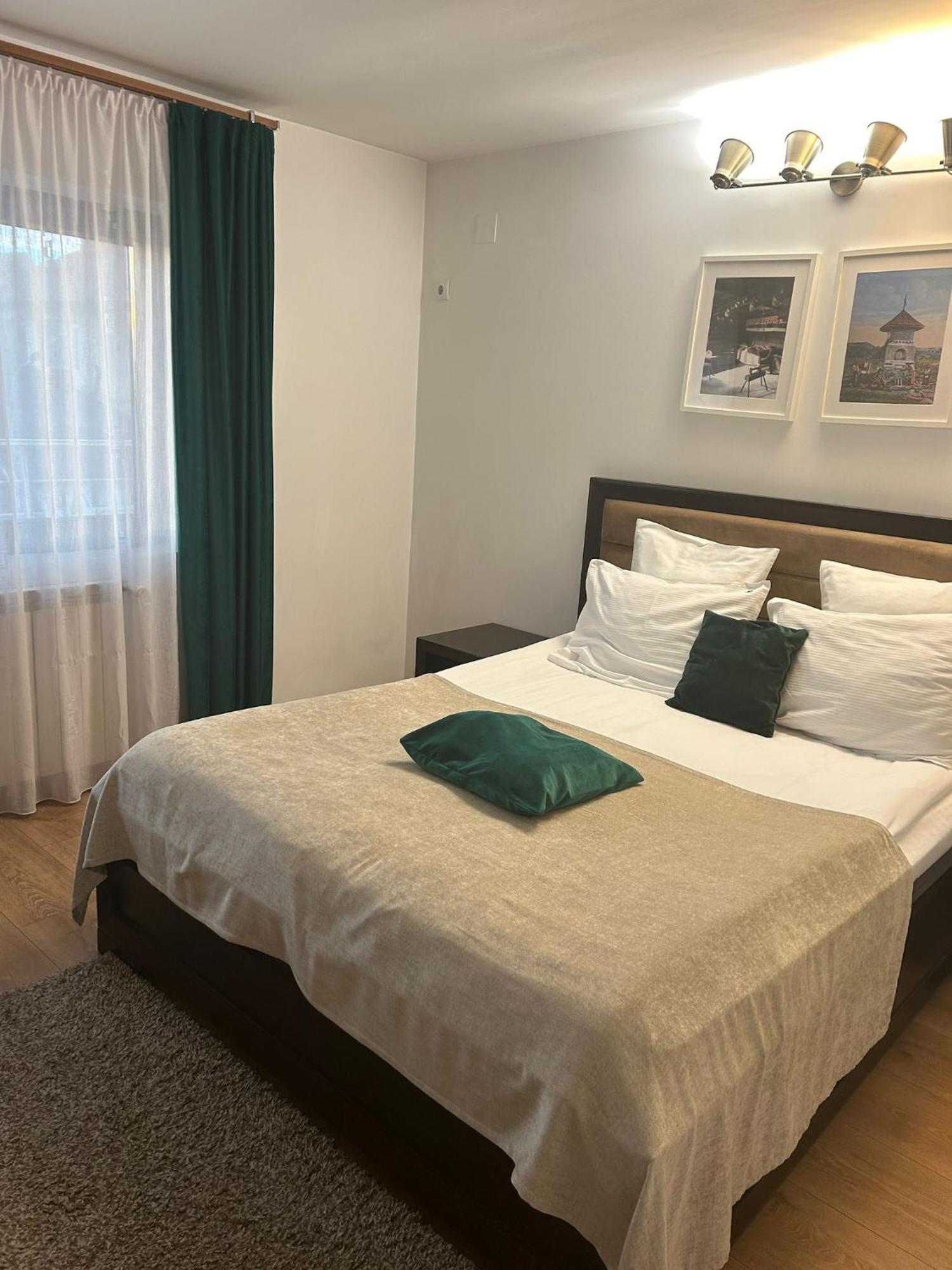 Hotel Thr Center Curtea De Arges Exterior photo
